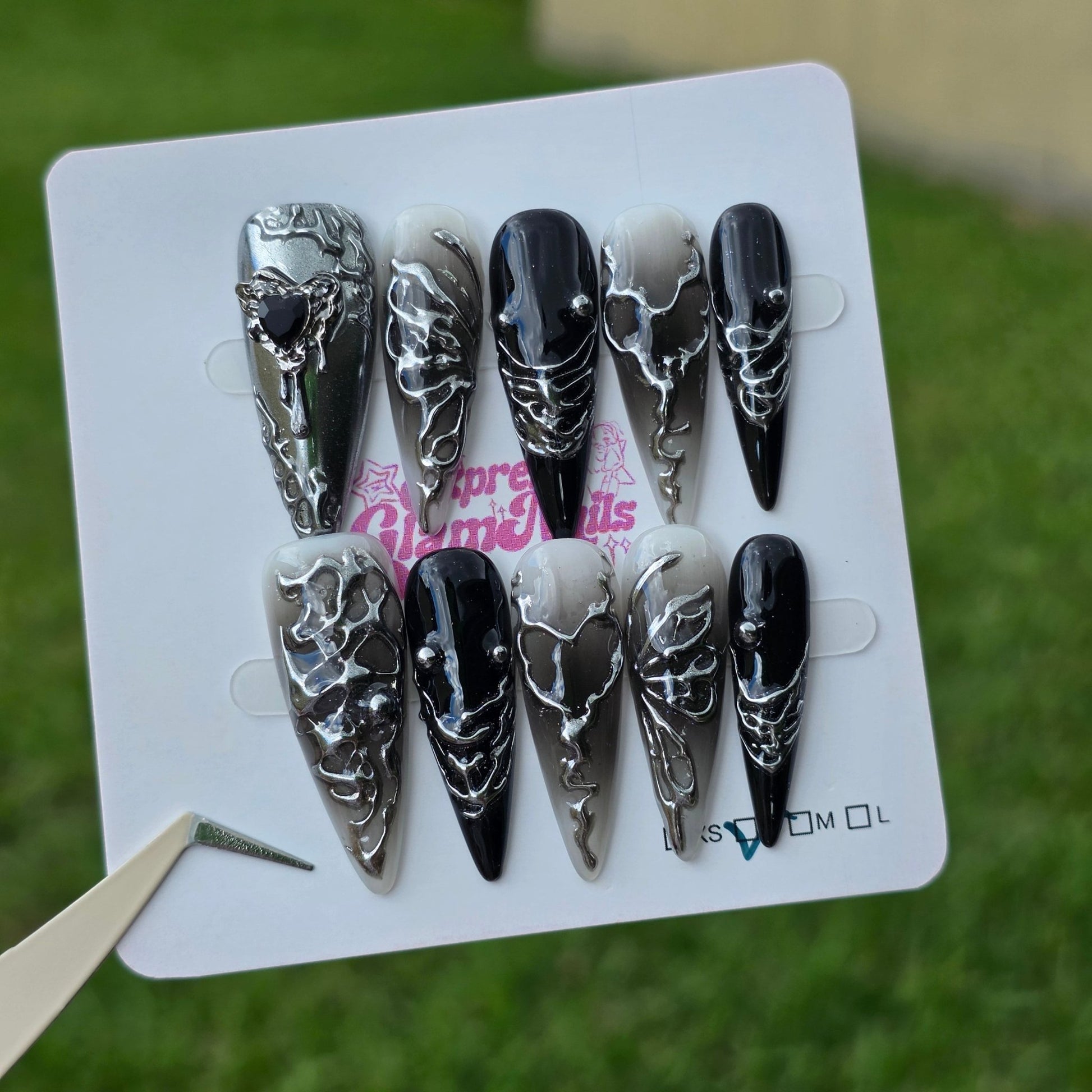 Metal Heart 32A - Express Glam Nails