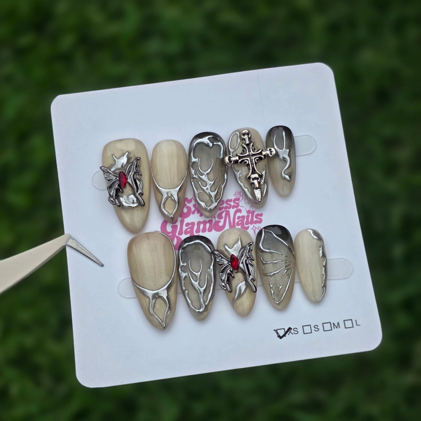 Silver Gothic Medium Almond 43A - Express Glam Nails