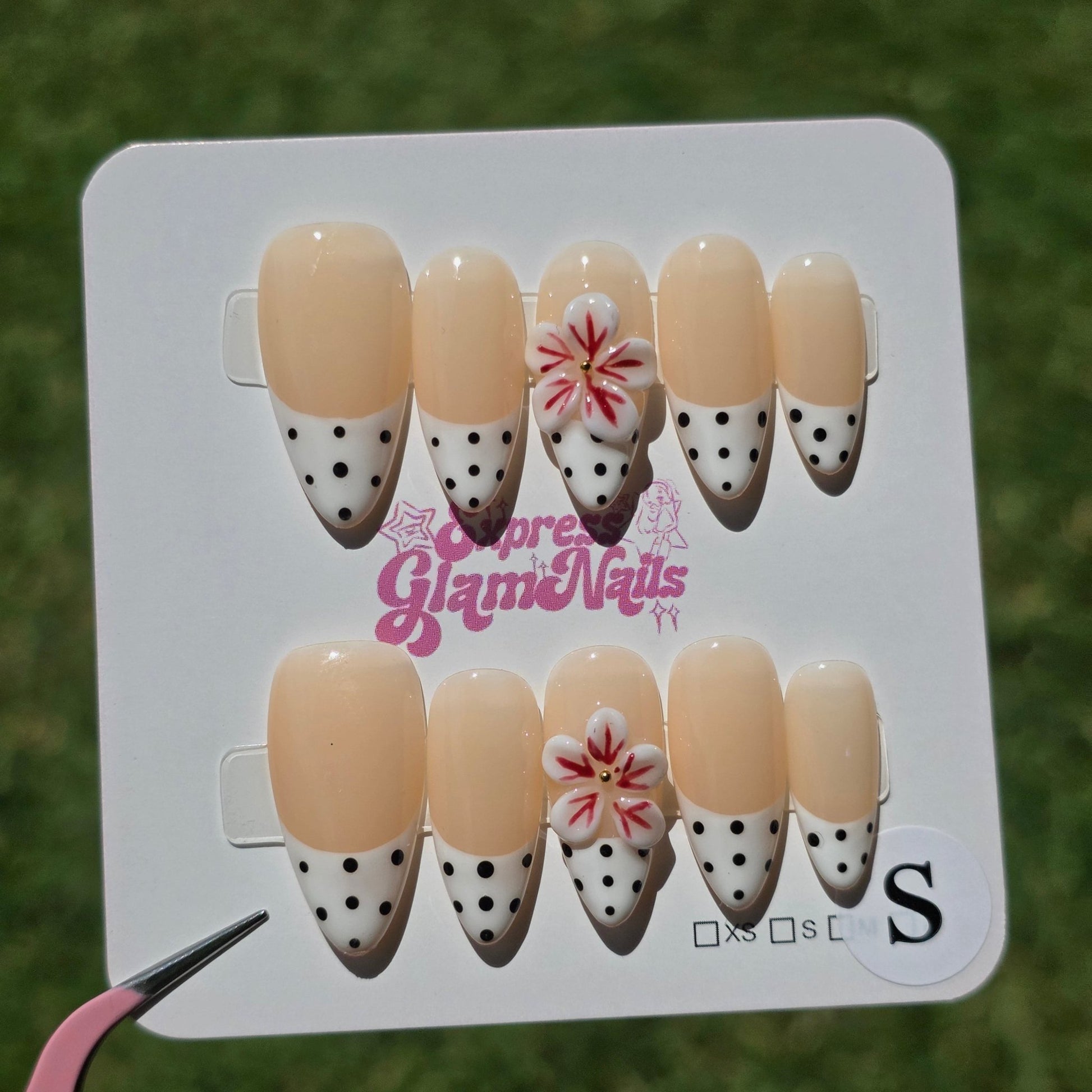 White French Tips w/ Flower 13A - Express Glam Nails